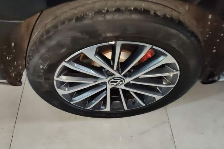Used Volkswagen Magotan 2018 280TSI DSG Leading Model Right Rear Wheel Hub