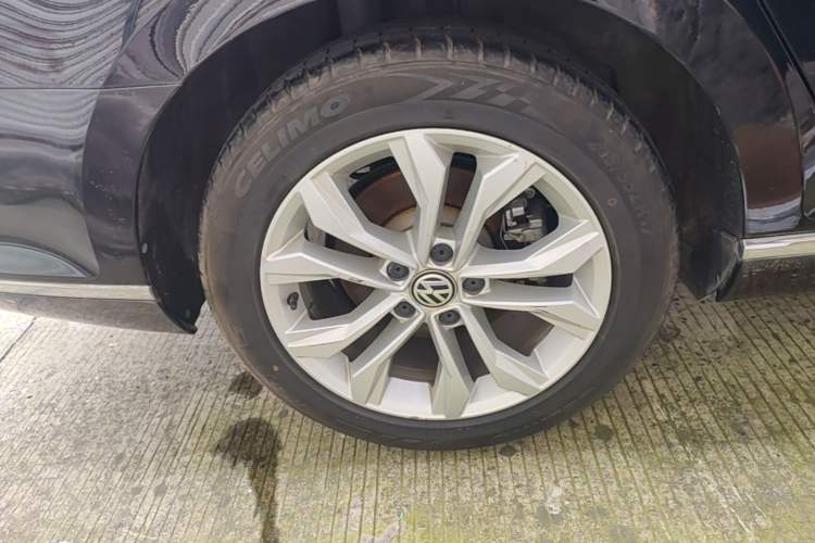 Used Volkswagen Magotan 2018 330TSI DSG Luxury Model Right Rear Wheel Hub