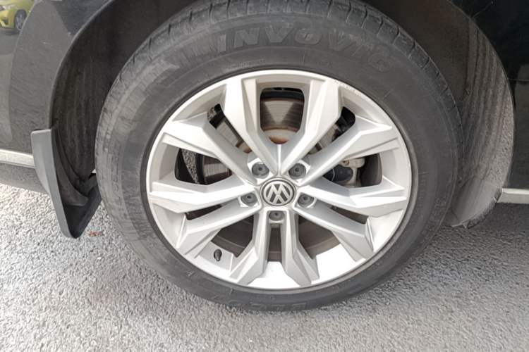 Used Volkswagen Magotan 2018 330TSI DSG Luxury Model Right Rear Wheel Hub