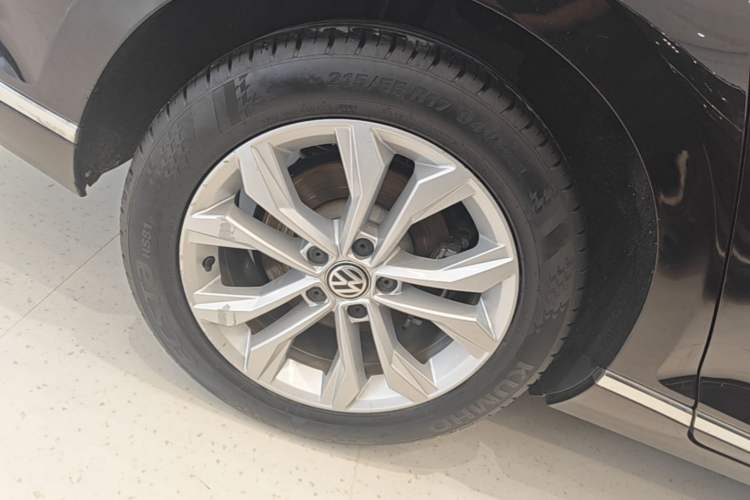 Used Volkswagen Magotan 2018 330TSI DSG Luxury Model Right Rear Wheel Hub