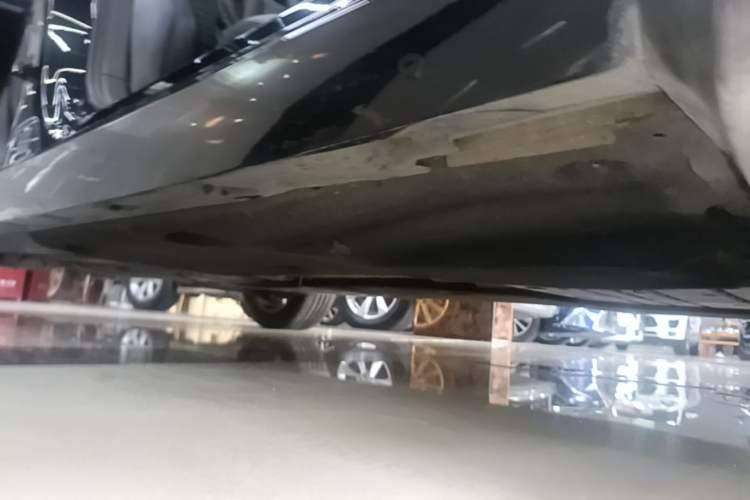 Used Volkswagen Magotan 2018 280TSI DSG Leading Model Right Side Sill