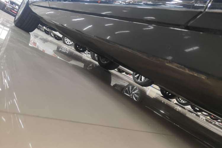 Used Volkswagen Magotan 2018 330TSI DSG Luxury Model Right Side Sill