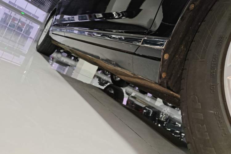Used Volkswagen Magotan 2018 330TSI DSG Luxury Model Right Side Sill