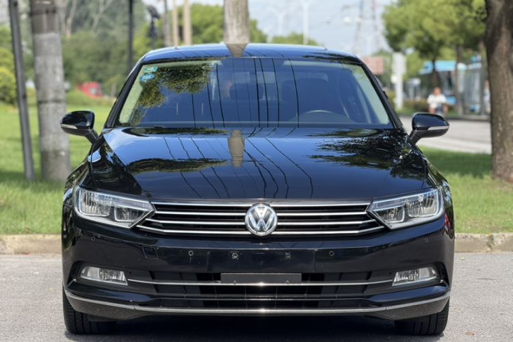 Used Volkswagen Magotan 2018 330TSI DSG Advanced Model Roof