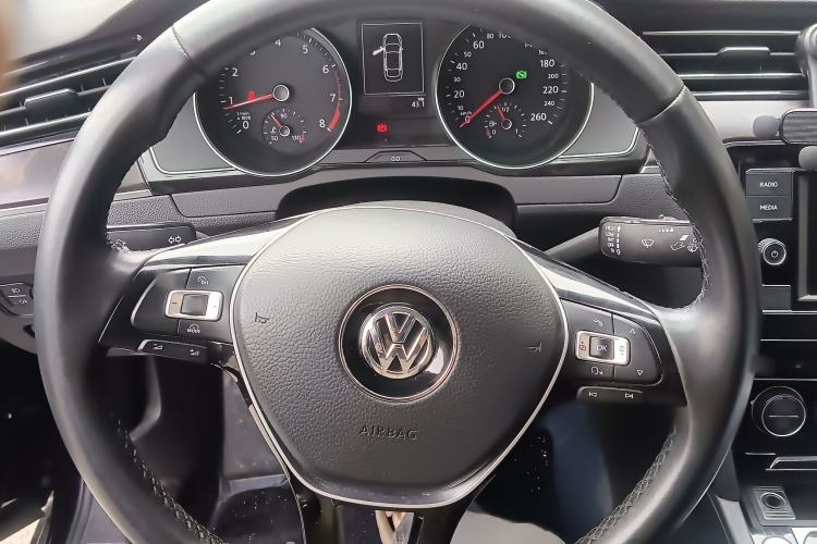 Used Volkswagen Magotan 2018 Facelift 330TSI DSG Luxury Model Steering Wheel
