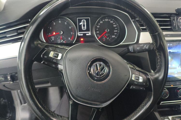 Used Volkswagen Magotan 2018 330TSI DSG Advanced Model Steering Wheel
