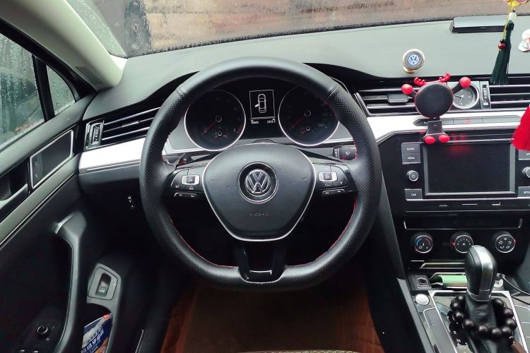 Used Volkswagen Magotan 2018 330TSI DSG Advanced Model Steering Wheel