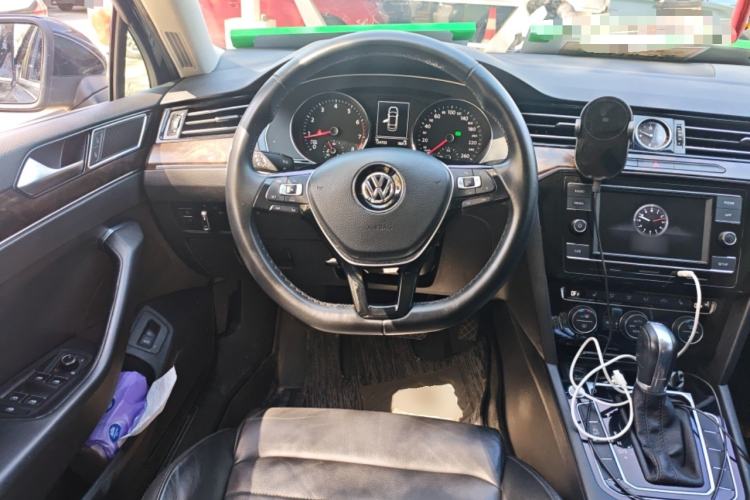 Used Volkswagen Magotan 2018 Facelift 330TSI DSG Luxury Model Steering Wheel