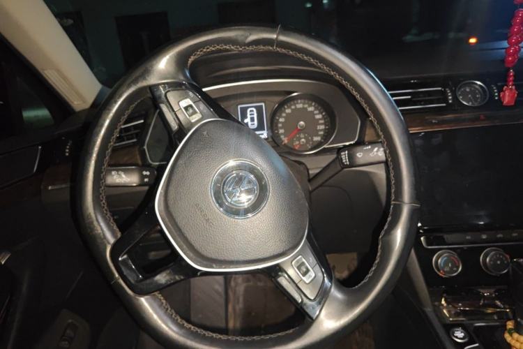 Used Volkswagen Magotan 2018 330TSI DSG Advanced Model Steering Wheel