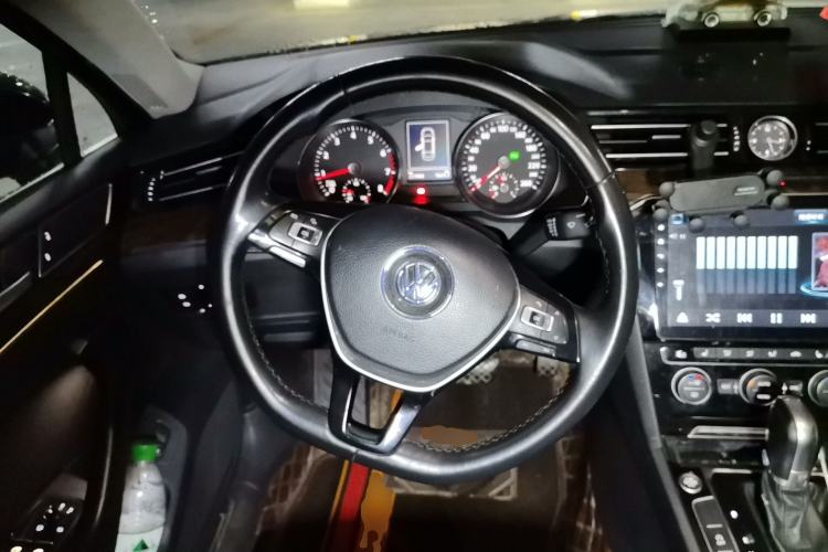 Used Volkswagen Magotan 2018 330TSI DSG Luxury Model Steering Wheel