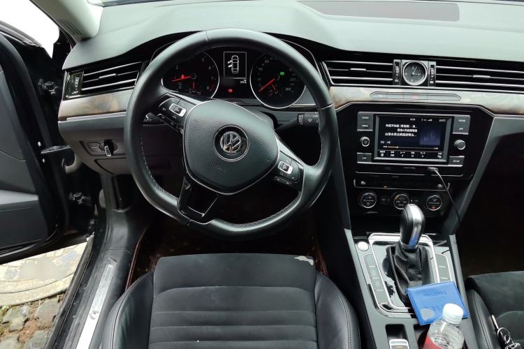 Used Volkswagen Magotan 2018 330TSI DSG Luxury Model Steering Wheel