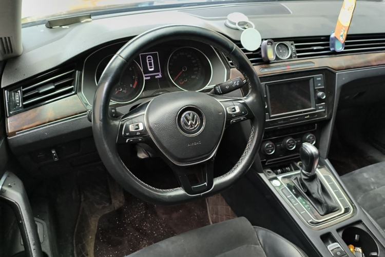 Used Volkswagen Magotan 2018 330TSI DSG Luxury Model Steering Wheel