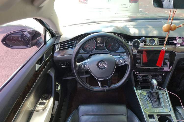 Used Volkswagen Magotan 2018 Facelift 330TSI DSG Luxury Model Steering Wheel