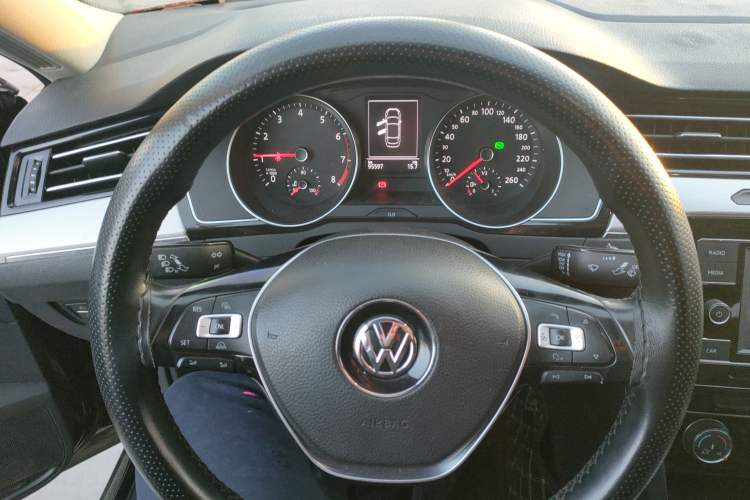 Used Volkswagen Magotan 2018 330TSI DSG Advanced Model Steering Wheel