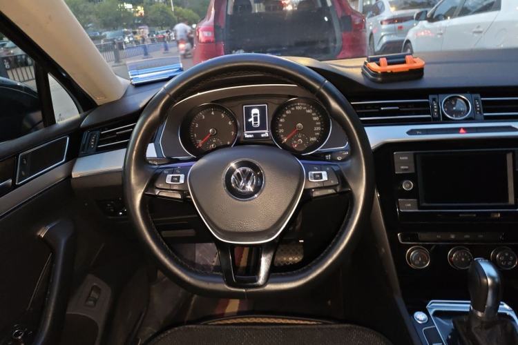 Used Volkswagen Magotan 2018 330TSI DSG Advanced Model Steering Wheel