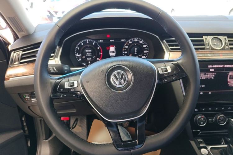 Used Volkswagen Magotan 2018 330TSI DSG Luxury Model Steering Wheel