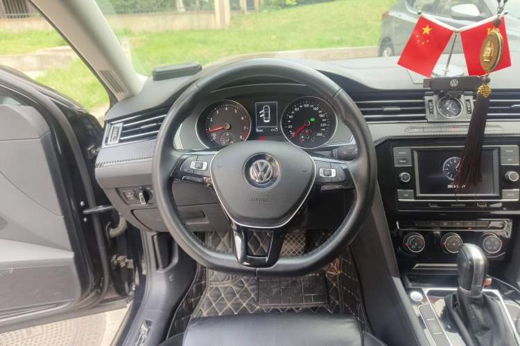 Used Volkswagen Magotan 2018 330TSI DSG Advanced Model Steering Wheel