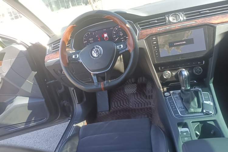 Used Volkswagen Magotan 2018 330TSI DSG Luxury Model Steering Wheel