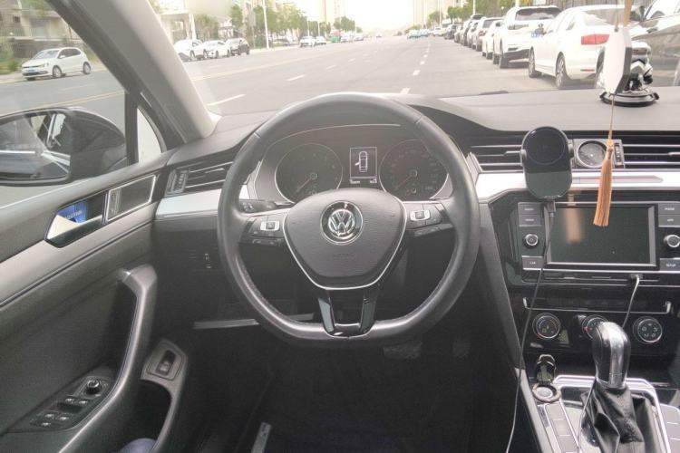 Used Volkswagen Magotan 2018 330TSI DSG Advanced Model Steering Wheel