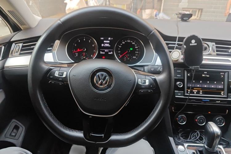 Used Volkswagen Magotan 2018 330TSI DSG Advanced Model Steering Wheel
