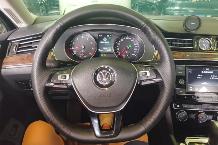 Used Volkswagen Magotan 2018 330TSI DSG Luxury Model Steering Wheel
