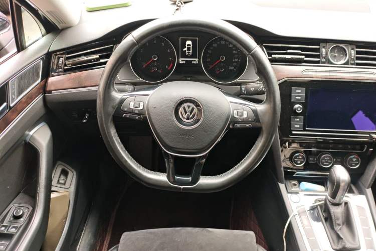 Used Volkswagen Magotan 2018 330TSI DSG Luxury Model Steering Wheel