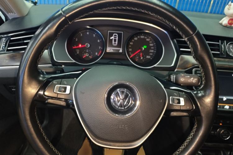Used Volkswagen Magotan 2018 Facelift 330TSI DSG Luxury Model Steering Wheel