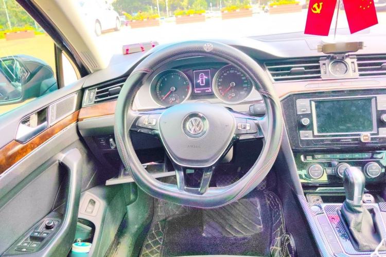 Used Volkswagen Magotan 2018 330TSI DSG Luxury Model Steering Wheel