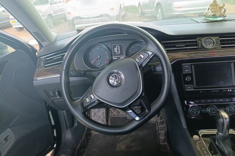 Used Volkswagen Magotan 2018 330TSI DSG Luxury Model Steering Wheel