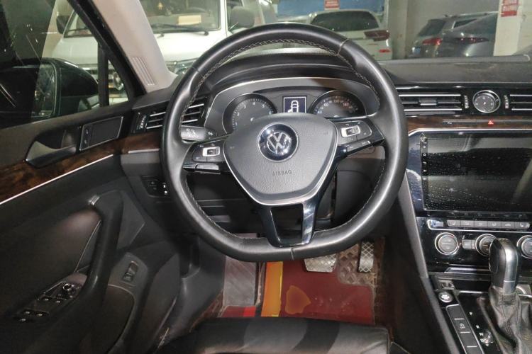 Used Volkswagen Magotan 2018 Facelift 330TSI DSG Luxury Model Steering Wheel