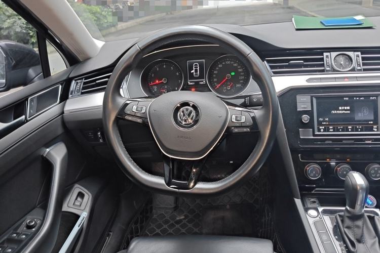 Used Volkswagen Magotan 2018 330TSI DSG Advanced Model Steering Wheel
