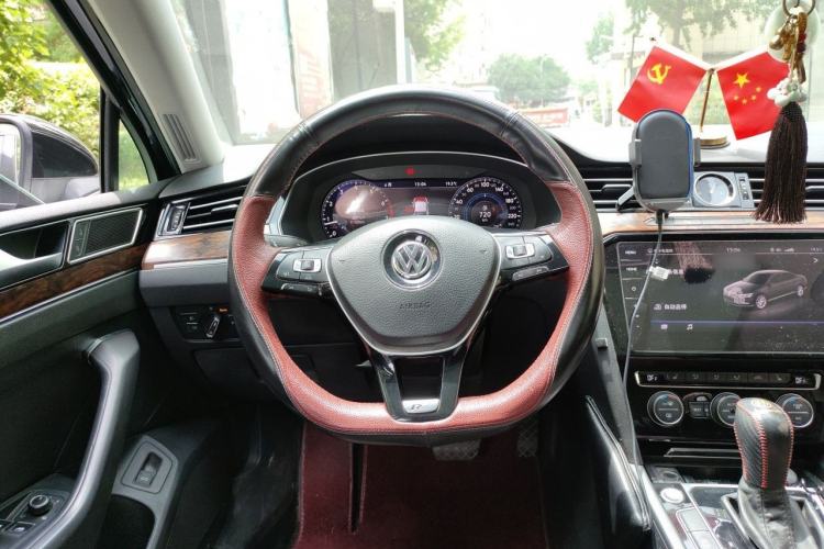 Used Volkswagen Magotan 2018 330TSI DSG Luxury Model Steering Wheel