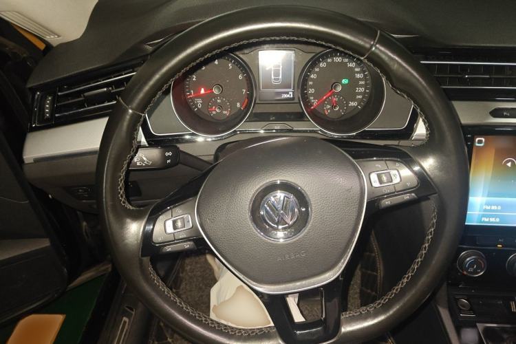 Used Volkswagen Magotan 2018 330TSI DSG Advanced Model Steering Wheel