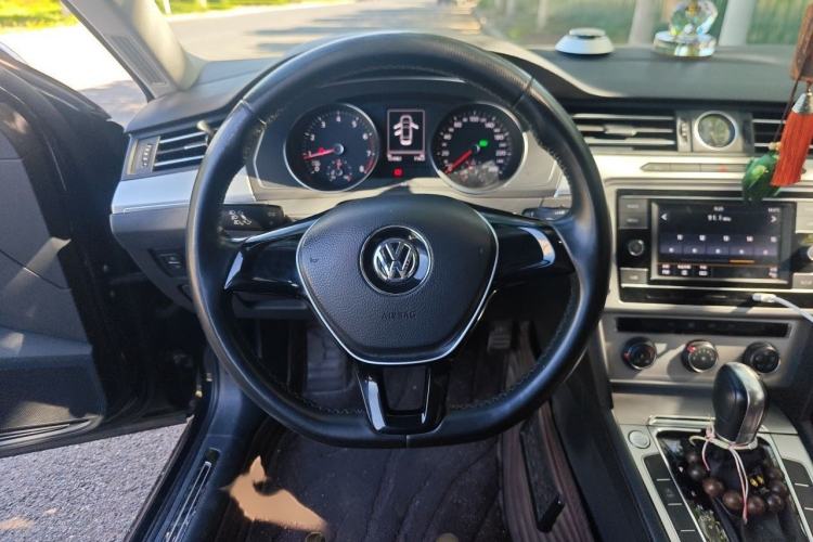 Used Volkswagen Magotan 2018 280TSI DSG Comfort Model Steering Wheel