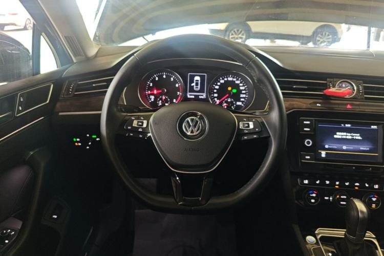 Used Volkswagen Magotan 2018 Facelift 330TSI DSG Luxury Model Steering Wheel