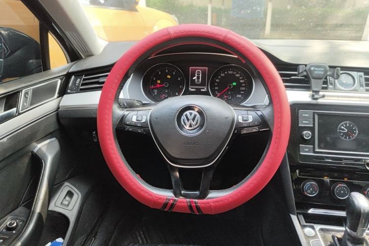 Used Volkswagen Magotan 2018 330TSI DSG Advanced Model Steering Wheel