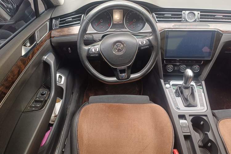 Used Volkswagen Magotan 2018 330TSI DSG Luxury Model Steering Wheel