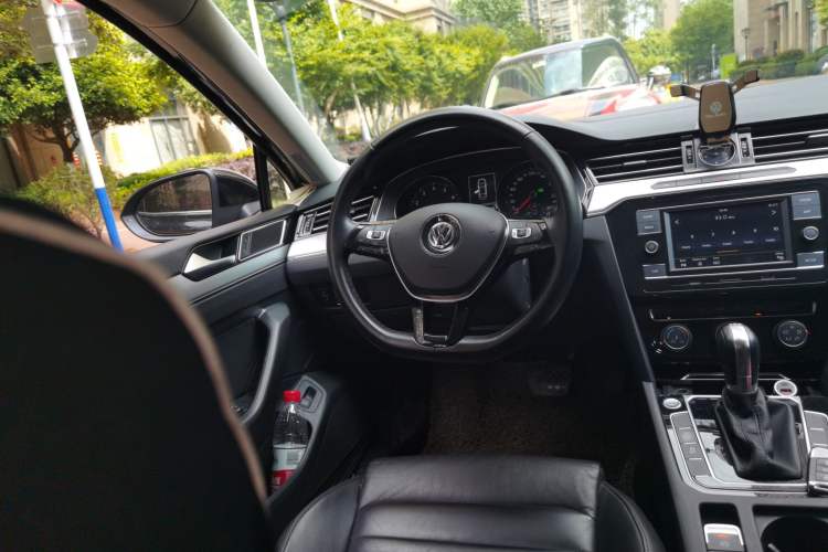 Used Volkswagen Magotan 2018 330TSI DSG Advanced Model Steering Wheel