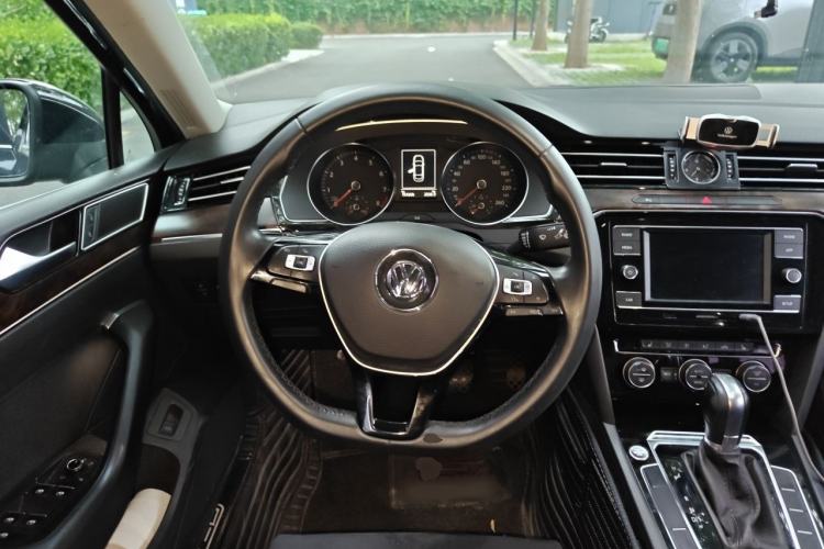 Used Volkswagen Magotan 2018 330TSI DSG Luxury Model Steering Wheel