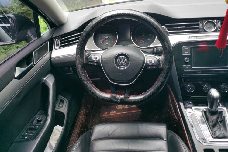 Used Volkswagen Magotan 2018 330TSI DSG Advanced Model Steering Wheel