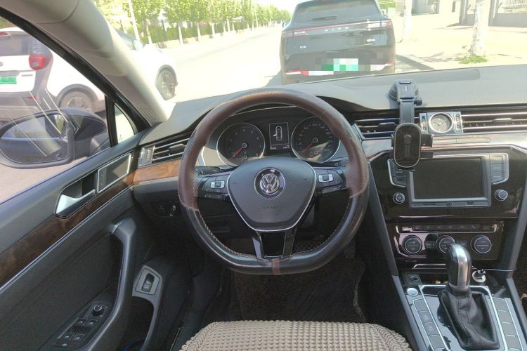 Used Volkswagen Magotan 2018 330TSI DSG Luxury Model Steering Wheel