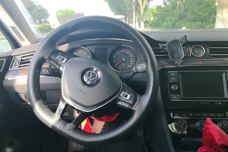 Used Volkswagen Magotan 2018 Facelift 330TSI DSG Luxury Model Steering Wheel