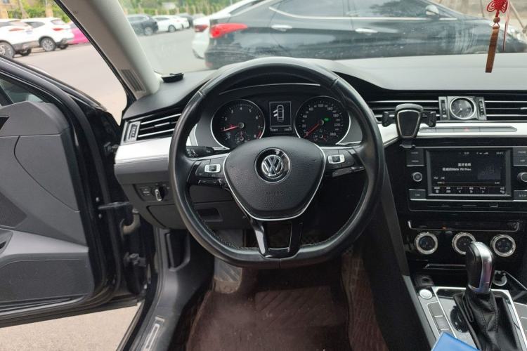 Used Volkswagen Magotan 2018 330TSI DSG Advanced Model Steering Wheel
