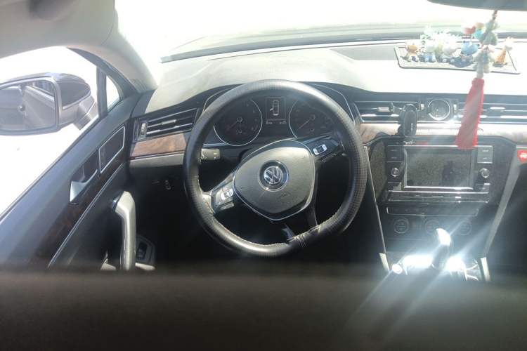 Used Volkswagen Magotan 2018 Facelift 330TSI DSG Luxury Model Steering Wheel