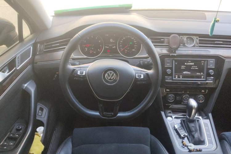 Used Volkswagen Magotan 2018 380TSI DSG Luxury Model Steering Wheel