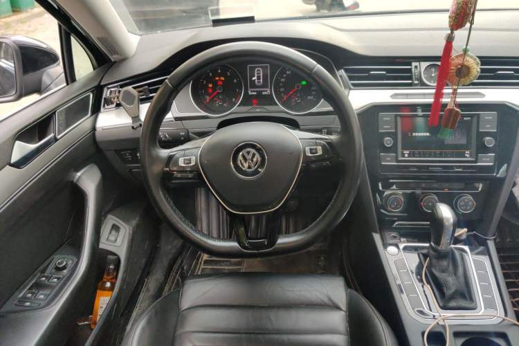 Used Volkswagen Magotan 2018 330TSI DSG Advanced Model Steering Wheel