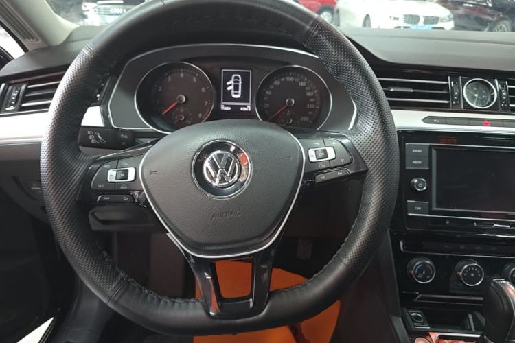 Used Volkswagen Magotan 2018 330TSI DSG Advanced Model Steering Wheel