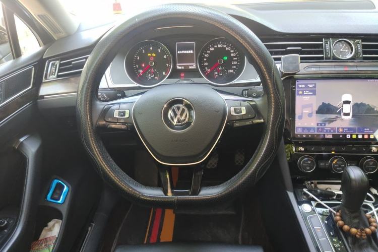 Used Volkswagen Magotan 2018 Facelift 330TSI DSG Luxury Model Steering Wheel