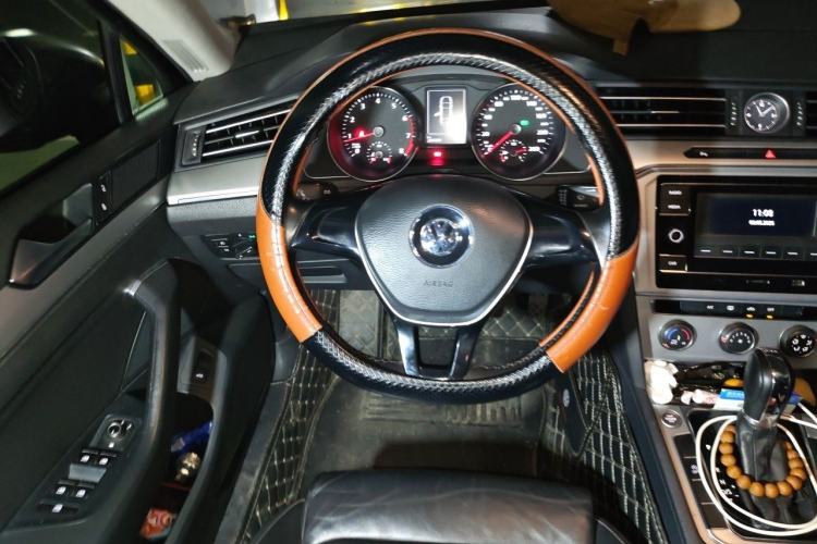 Used Volkswagen Magotan 2018 280TSI DSG Comfort Model Steering Wheel