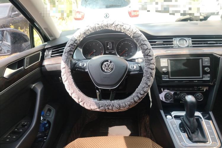 Used Volkswagen Magotan 2018 Facelift 330TSI DSG Luxury Model Steering Wheel